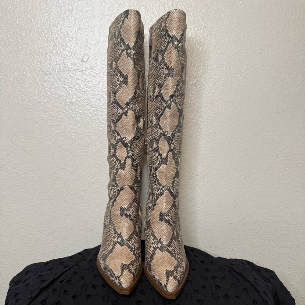 Vince Camuto Gravana Natural Snakeskin Tall Side Zip Heeled Boots Size 8M